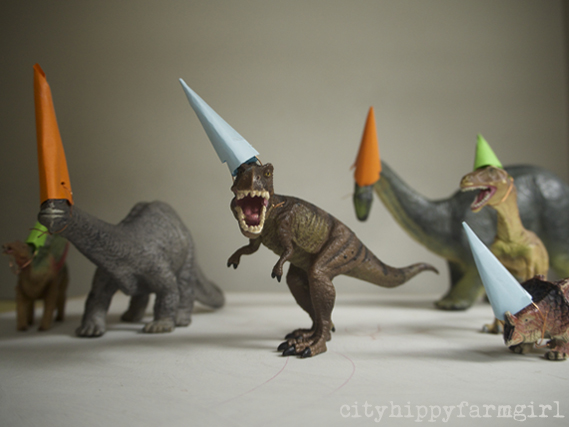 party dinosaurs || cityhippyfarmgirl.com